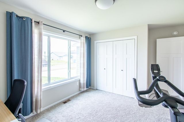 418 Lionheart Drive, Horace, ND 58047