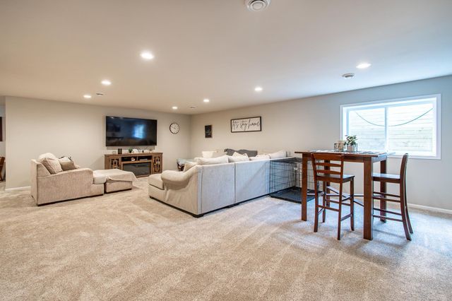 418 Lionheart Drive, Horace, ND 58047