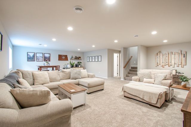 418 Lionheart Drive, Horace, ND 58047