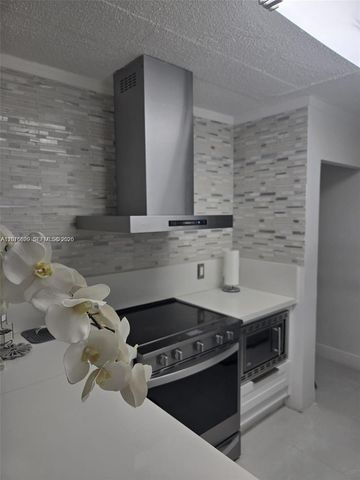 9410 Live Oak Pl 103, Davie, FL 33324