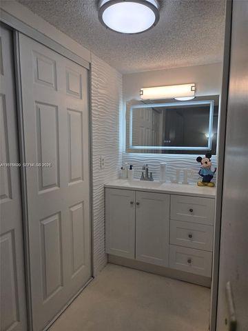 9410 Live Oak Pl 103, Davie, FL 33324