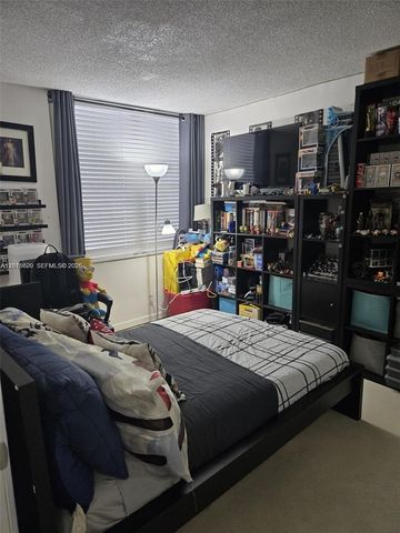 9410 Live Oak Pl 103, Davie, FL 33324