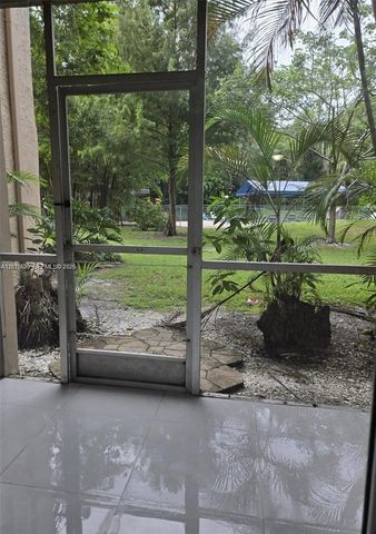 9410 Live Oak Pl 103, Davie, FL 33324