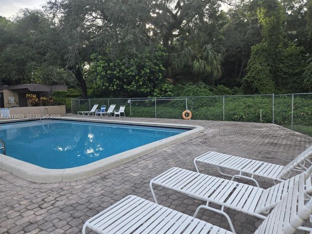 9410 Live Oak Pl 103, Davie, FL 33324