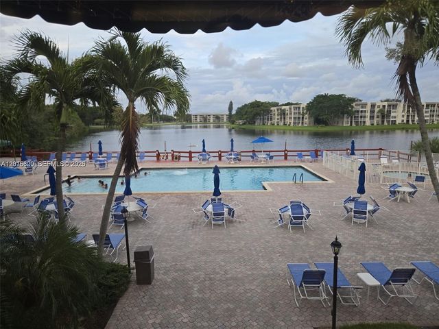 9410 Live Oak Pl 103, Davie, FL 33324