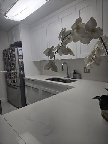 9410 Live Oak Pl 103, Davie, FL 33324