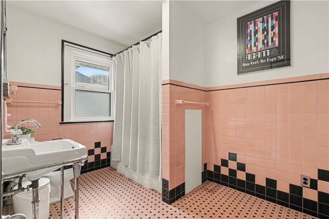 39 Westchester Avenue, Rochester, NY 14609