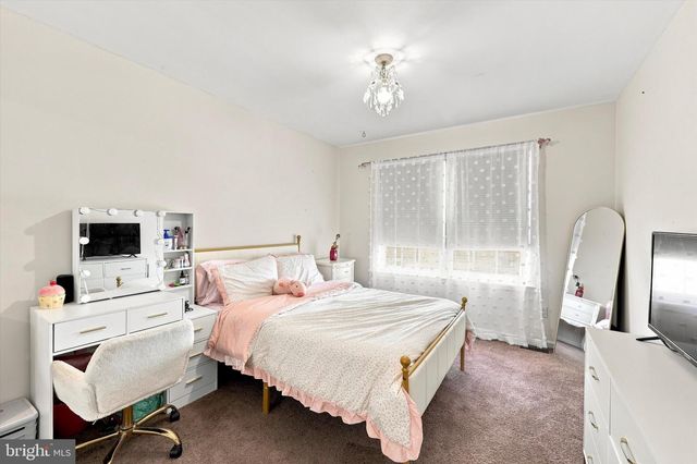 111 WESTON CT, North Wales, PA 19454