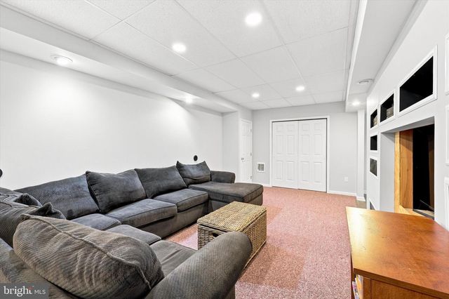 111 WESTON CT, North Wales, PA 19454