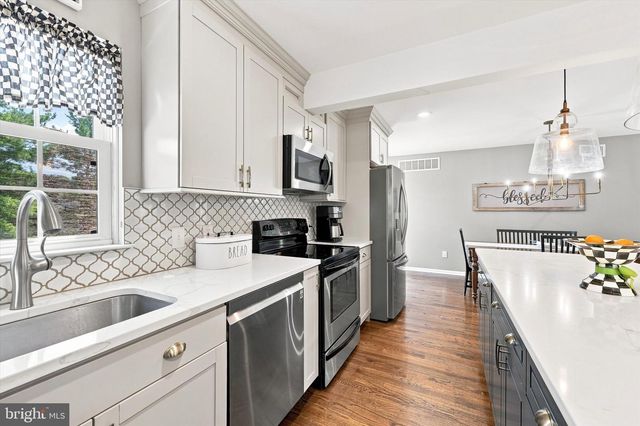 111 WESTON CT, North Wales, PA 19454