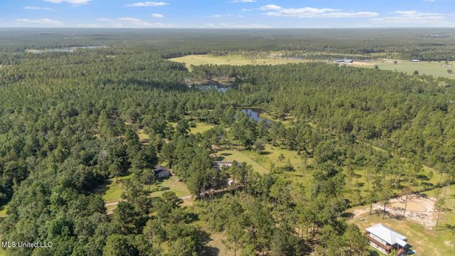 19815 Red Oak Rd, Saucier, MS 39574