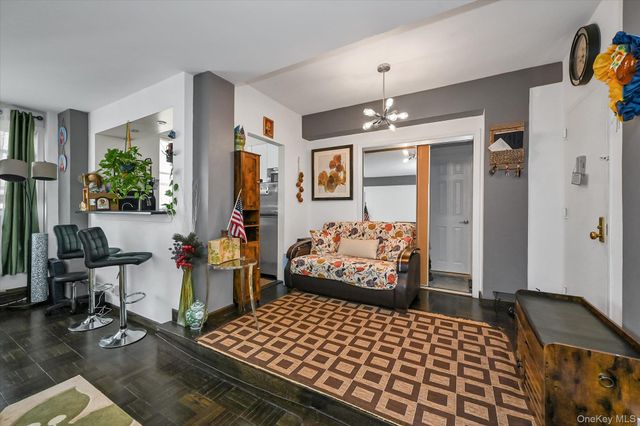 98-25 64th Road 5E, Rego Park, NY 11374