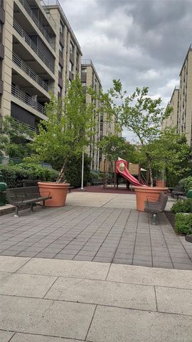 98-25 64th Road 5E, Rego Park, NY 11374