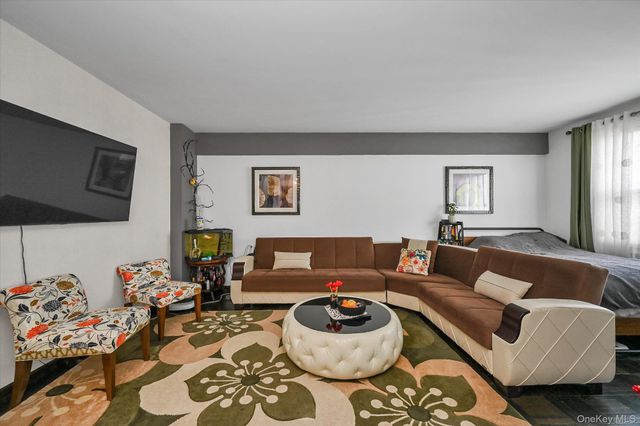 98-25 64th Road 5E, Rego Park, NY 11374