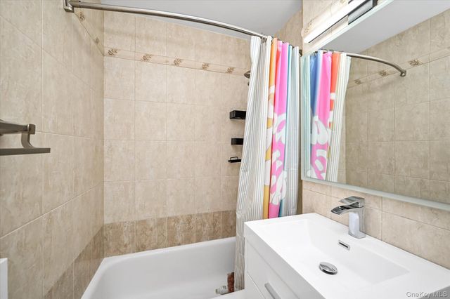 98-25 64th Road 5E, Rego Park, NY 11374