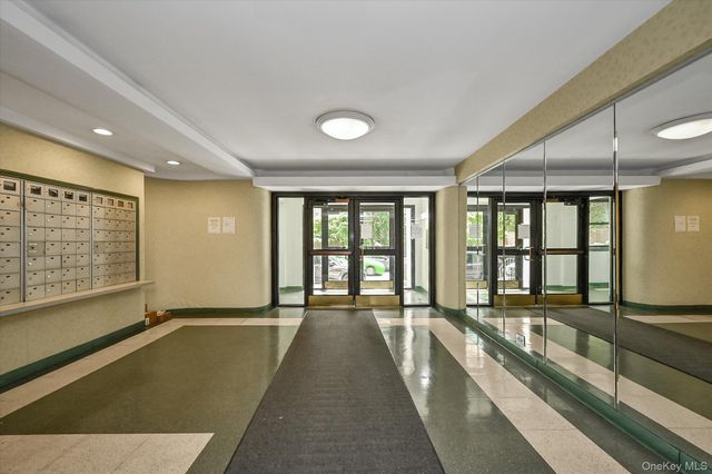 98-25 64th Road 5E, Rego Park, NY 11374