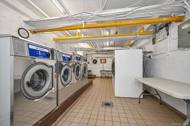98-25 64th Road 5E, Rego Park, NY 11374