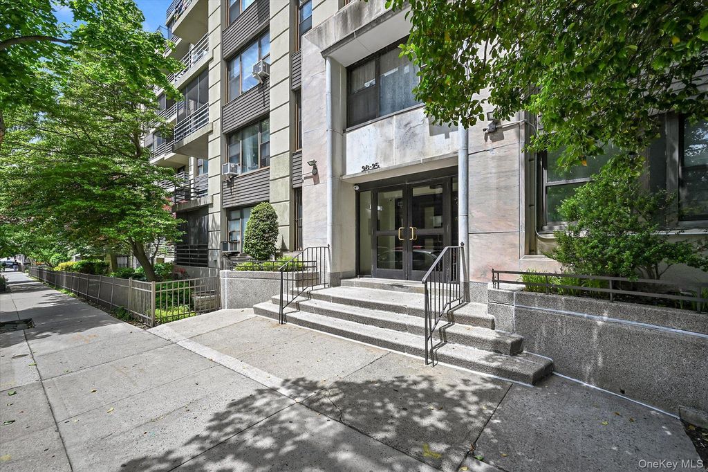 98-25 64th Road 5E, Rego Park, NY 11374