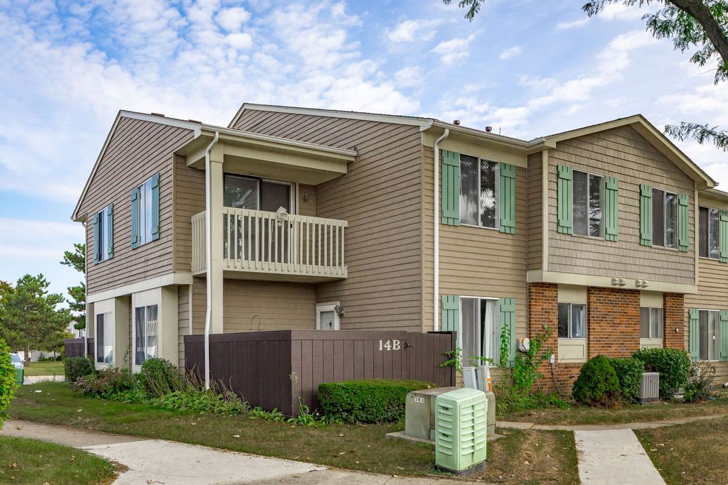14 FERNWOOD Drive B, Bolingbrook, IL 60440