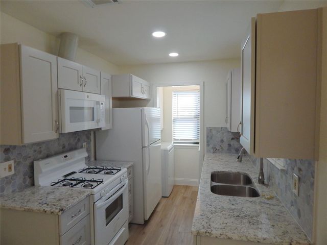 101 Clearday DR 104, Austin, TX 78745