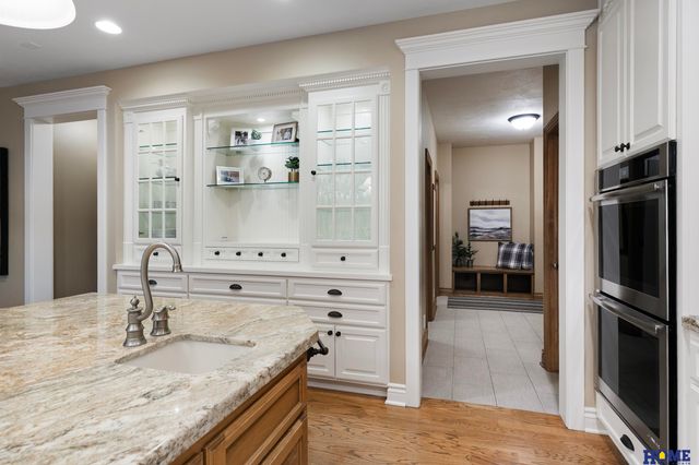 6521 Winding Ridge Court, Lincoln, NE 68512