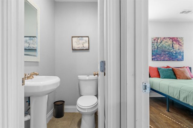 1408 S Corinth Street Road, Dallas, TX 75203