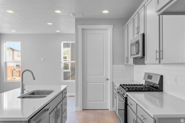 3963 W RED CLOVER DR, Lehi, UT 84048