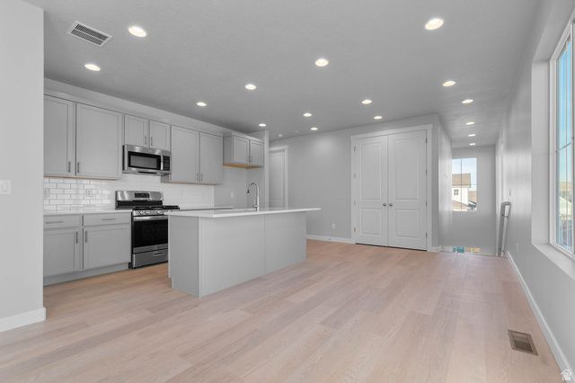 3963 W RED CLOVER DR, Lehi, UT 84048