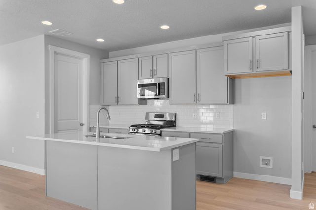 3963 W RED CLOVER DR, Lehi, UT 84048