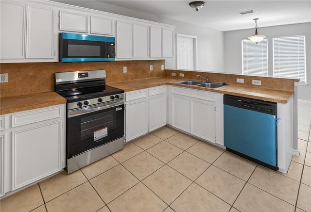 1926 El Monte St, Corpus Christi, TX 78417