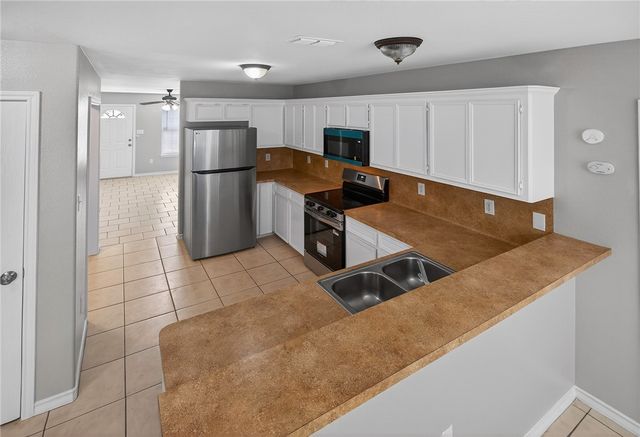 1926 El Monte St, Corpus Christi, TX 78417