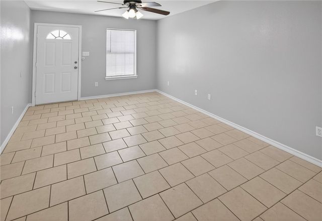 1926 El Monte St, Corpus Christi, TX 78417