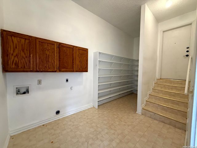 7734 Oakhill Park, San Antonio, TX 78249