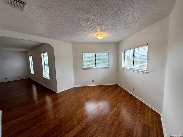 7734 Oakhill Park, San Antonio, TX 78249