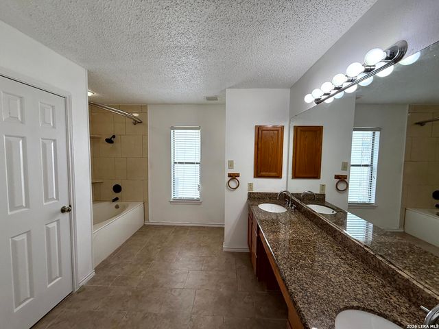 7734 Oakhill Park, San Antonio, TX 78249