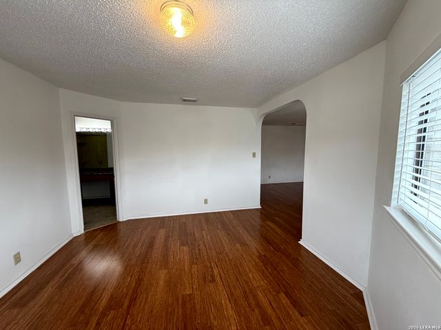 7734 Oakhill Park, San Antonio, TX 78249