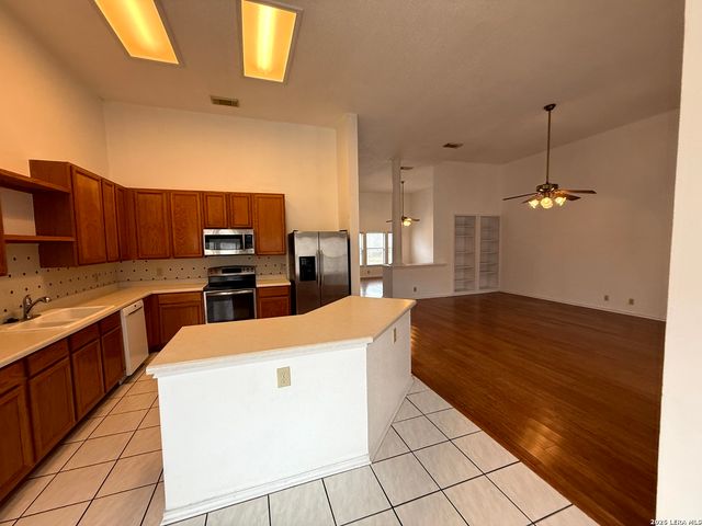 7734 Oakhill Park, San Antonio, TX 78249