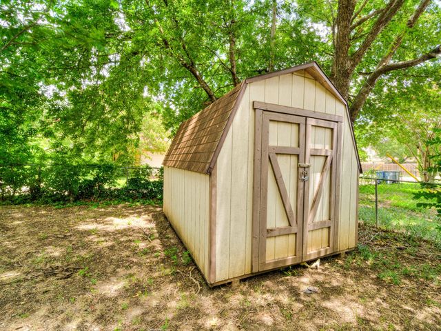 711 W Pentagon Parkway, Dallas, TX 75224
