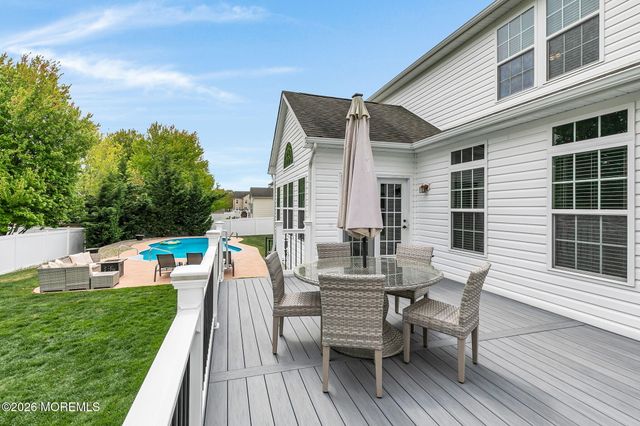 17 Carriage Way, Barnegat, NJ 08005