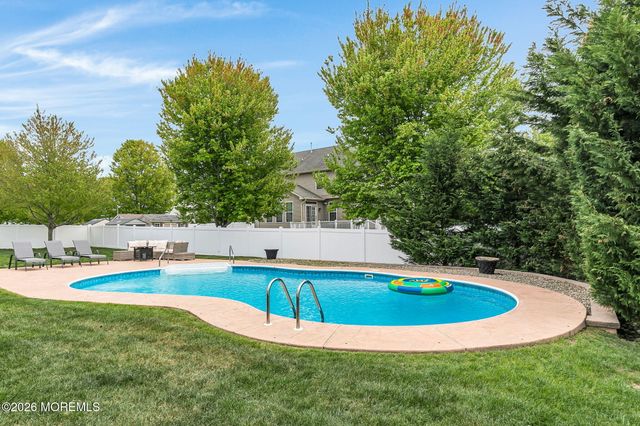 17 Carriage Way, Barnegat, NJ 08005