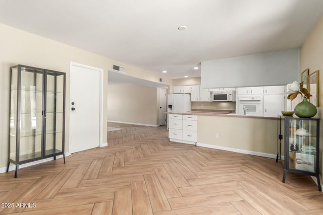 8129 N 17TH Drive, Phoenix, AZ 85021