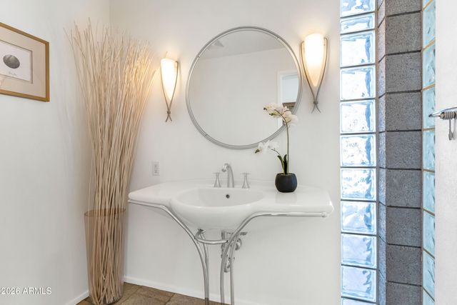 5612 N 22ND Street, Phoenix, AZ 85016