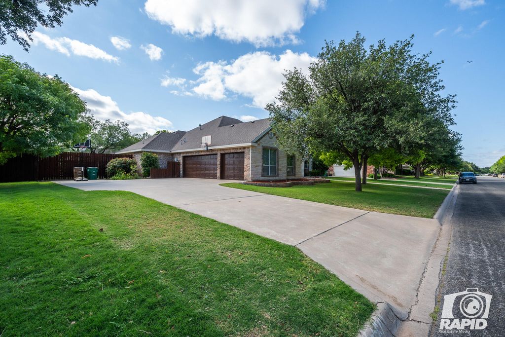 Image 6 of property listing at 4810 N Bentwood Drive, San Angelo, TX 76904