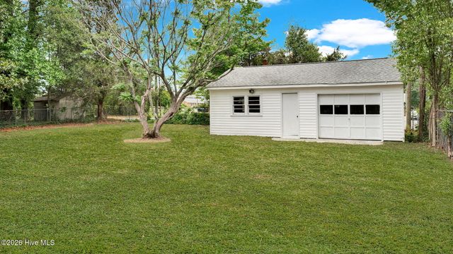 2609 Jefferson Drive, Greenville, NC 27858