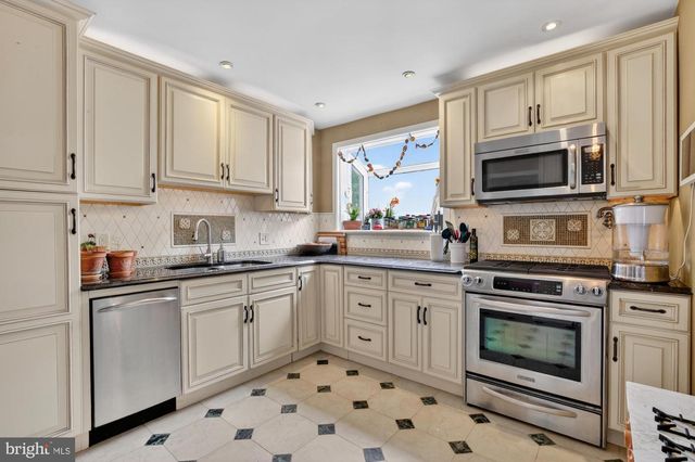 3455 W QUEEN LN, Philadelphia, PA 19129