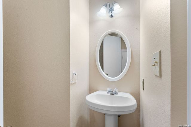 7038 Cole Creek, Converse, TX 78109