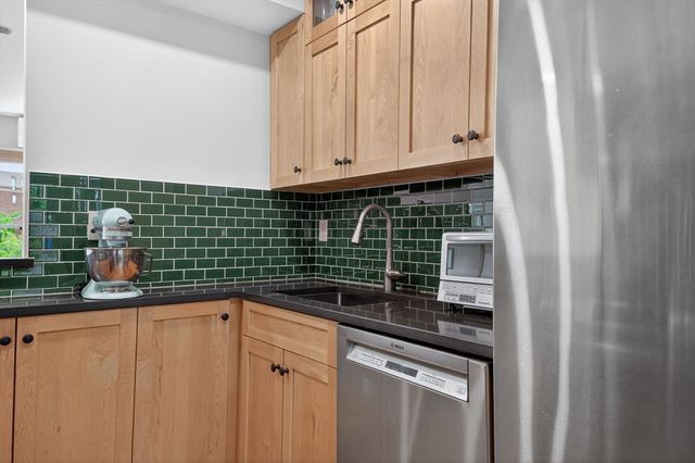 25 Medway Street D, Boston, MA 02124