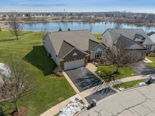 2791 Beacon Point Circle, Elgin, IL 60124