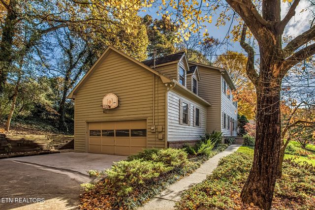 212 Woodland Trace Drive, Knoxville, TN 37934