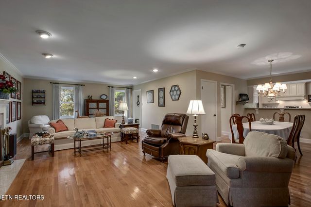 212 Woodland Trace Drive, Knoxville, TN 37934